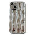 iPhone 13 3D Linear Wavy Etui - Srebrny